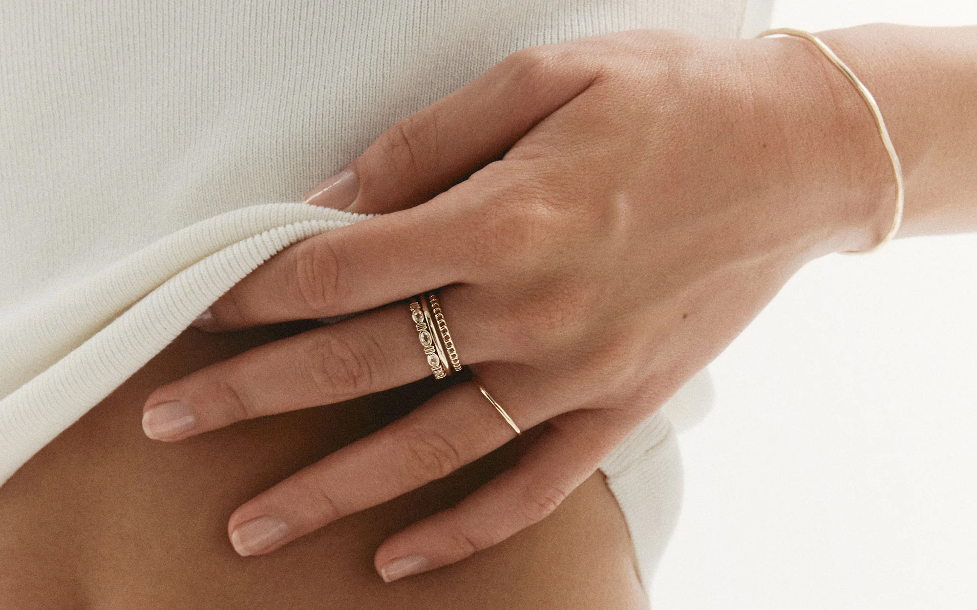 ELYSIUM OVAL SAPPHIRE RING (GOLD) - Image 5