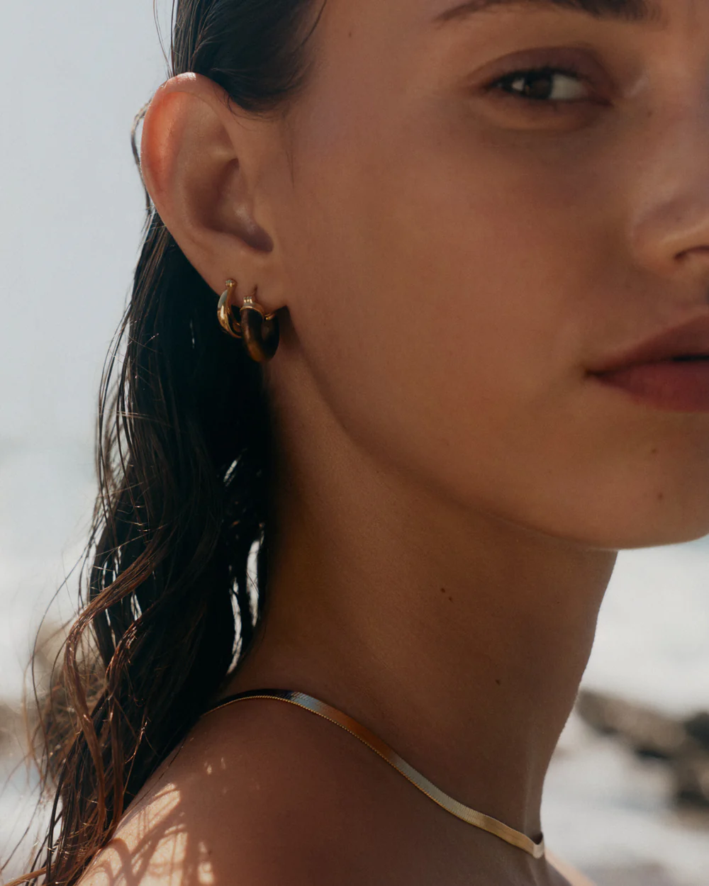 GLOW HOOPS SMALL (18K GOLD PLATED) - Image 2