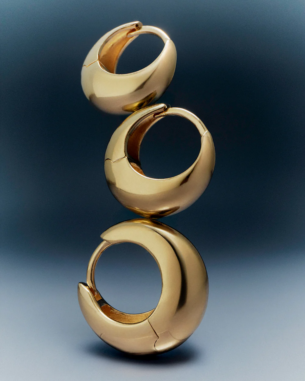 INDIGO HOOPS MEDIUM (18K GOLD PLATED) - Image 2