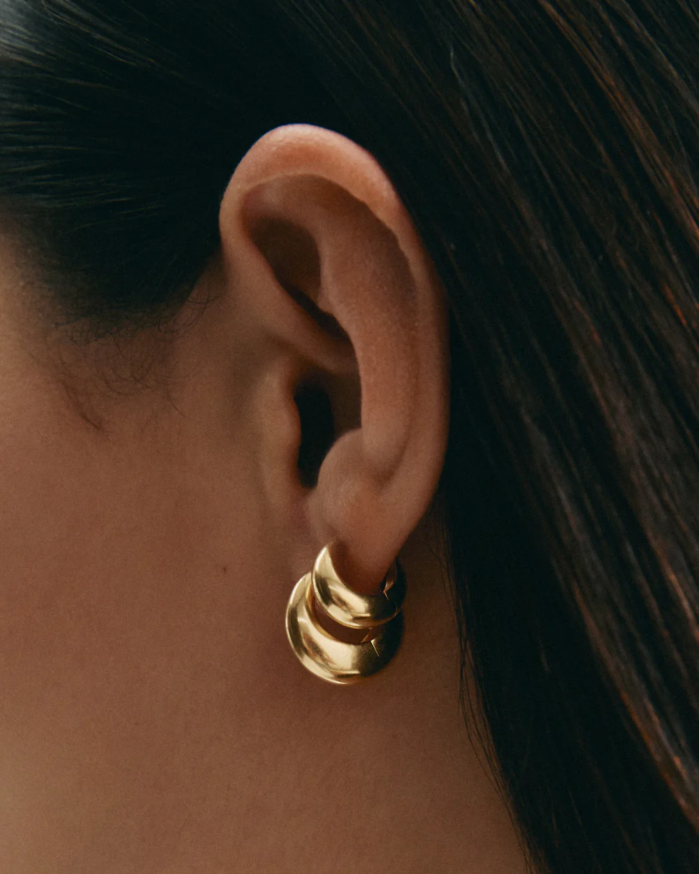 INDIGO HOOPS MEDIUM (18K GOLD PLATED) - Image 3