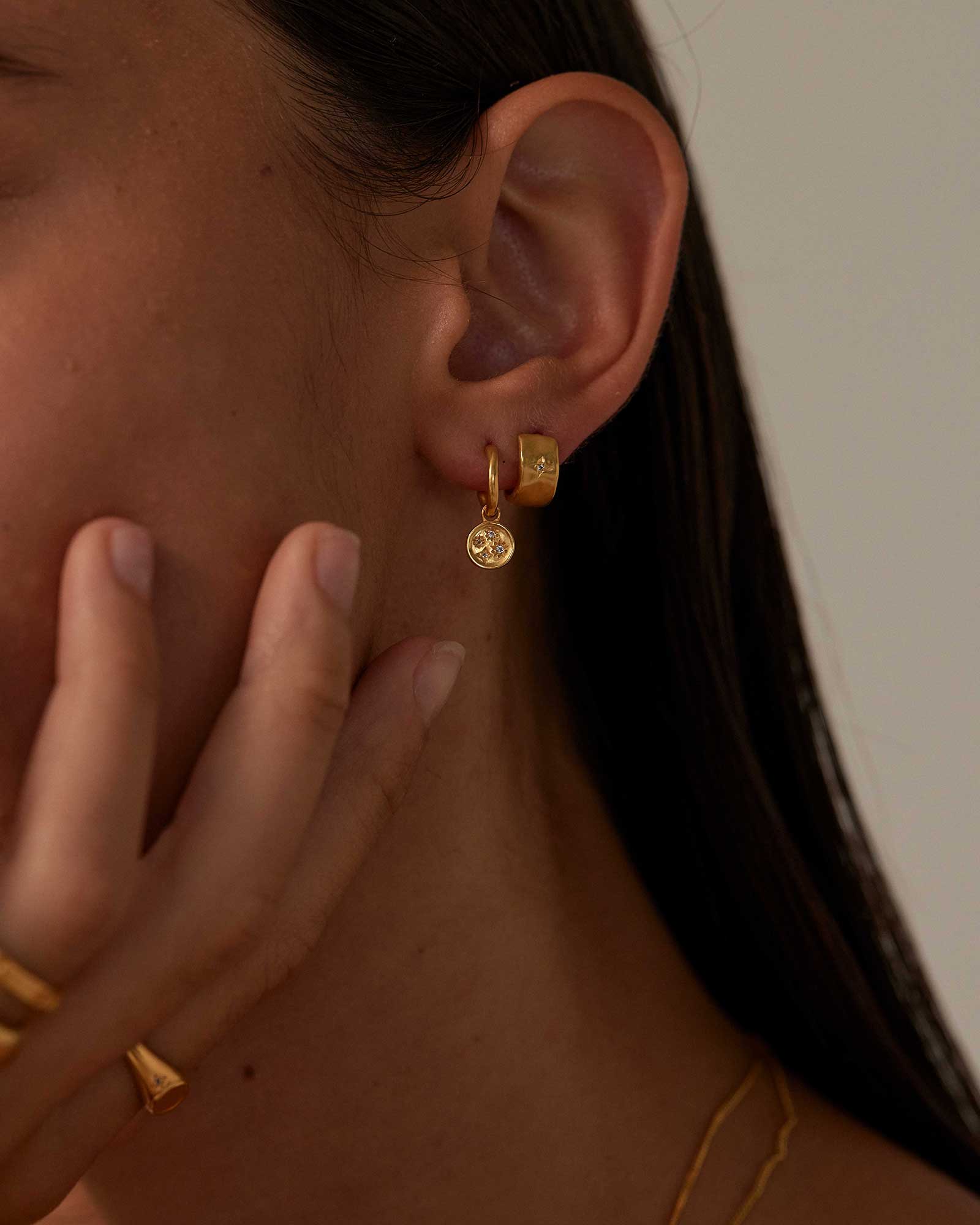 LUNA HUGGIES (18K GOLD PLATED) - Image 6