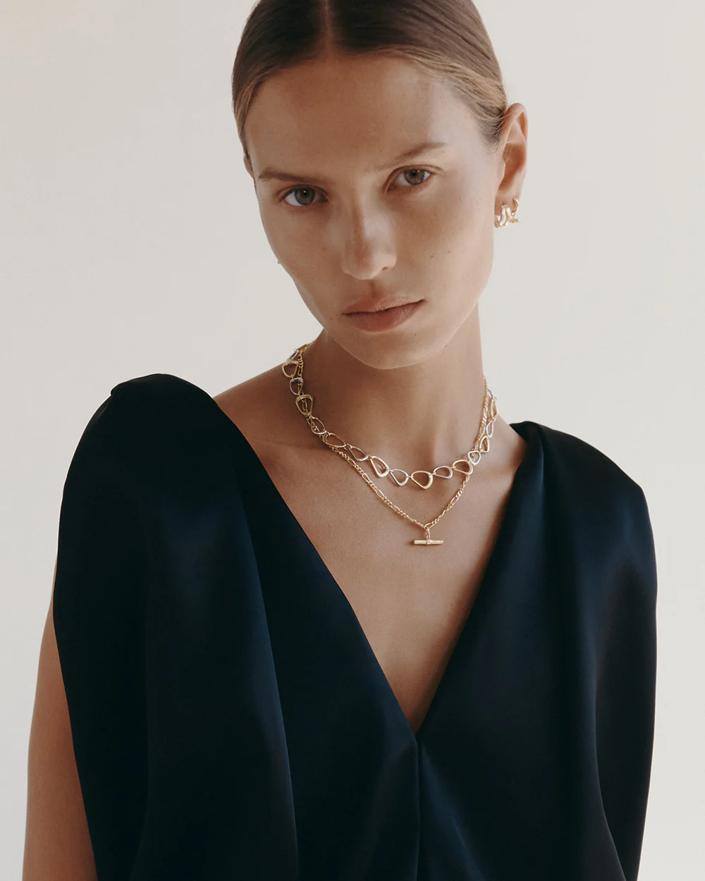 RHYTHM T-BAR NECKLACE (18K GOLD PLATED) - Image 3