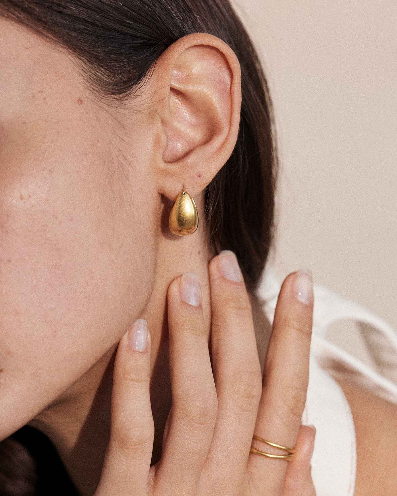 TRESOR HOOPS MEDIUM (18K GOLD PLATED) - Image 3