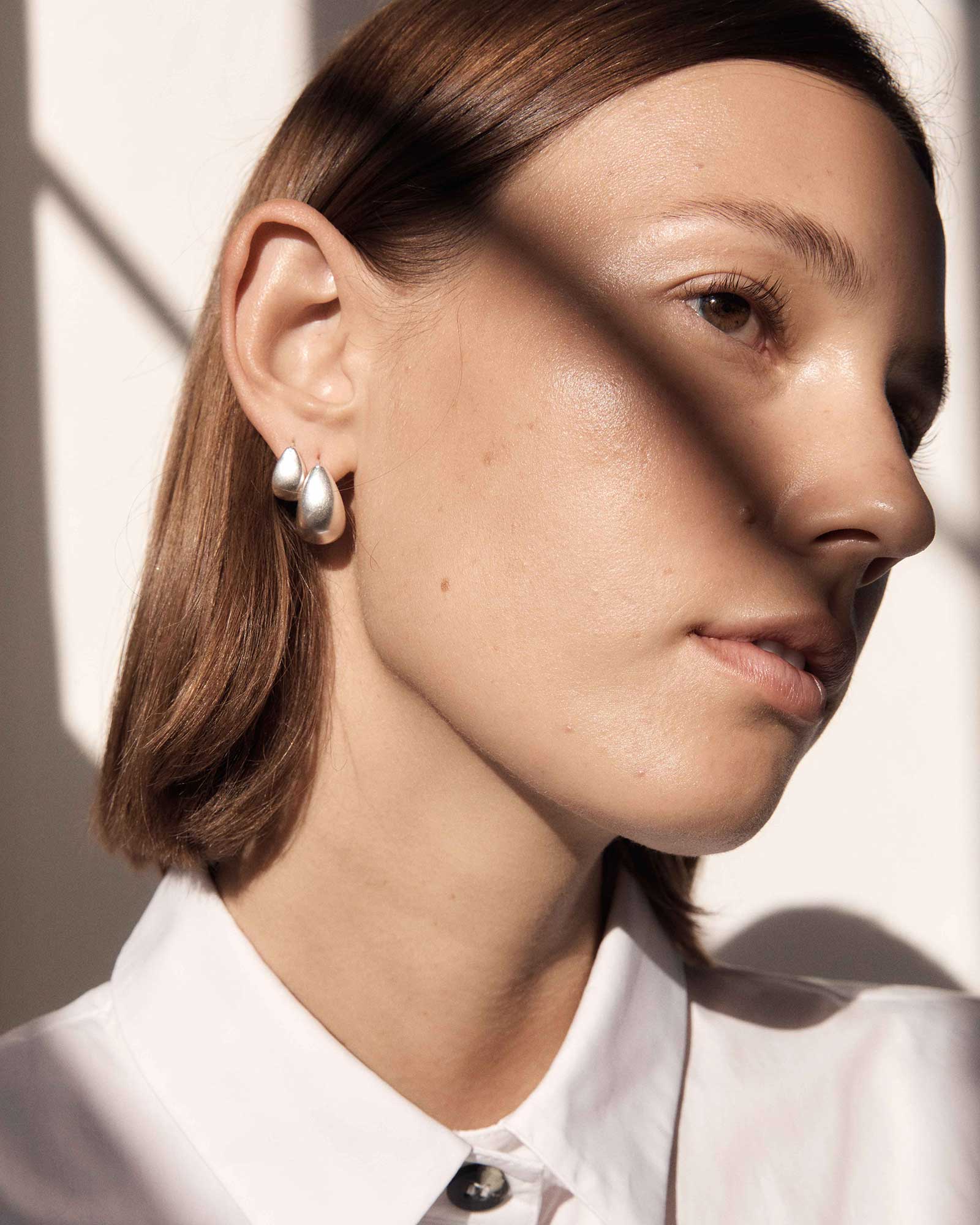 TRESOR HOOPS MEDIUM (STERLING SILVER) - Image 6