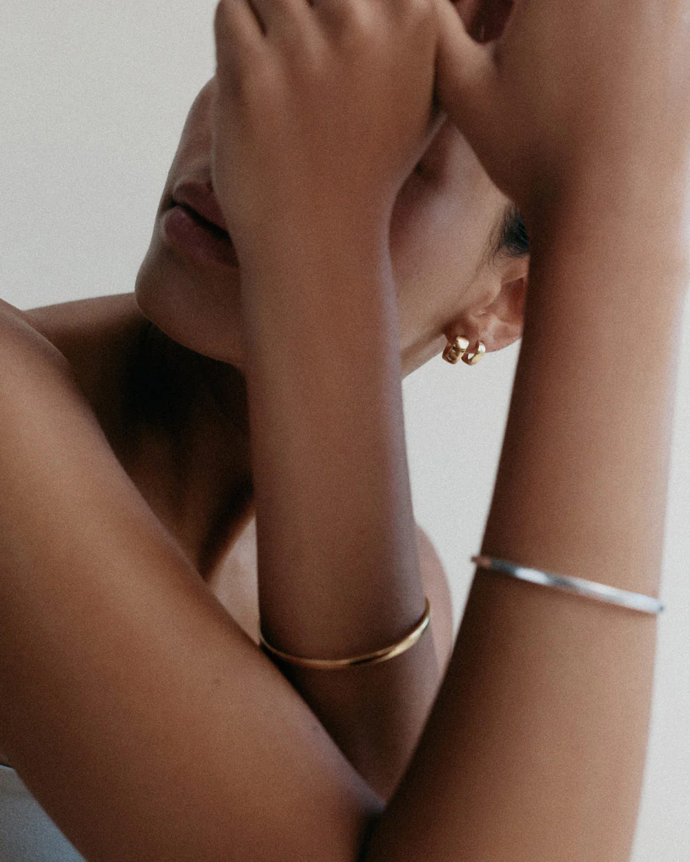 VERA HUGGIES (18K GOLD PLATED) - Image 5